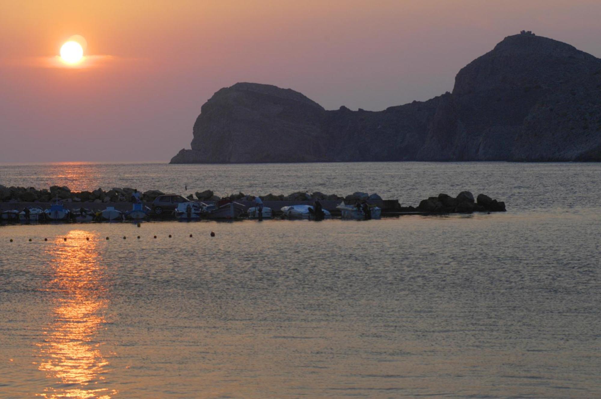 Dolphin Bay Seaside Resort & Suites ガリッサス エクステリア 写真